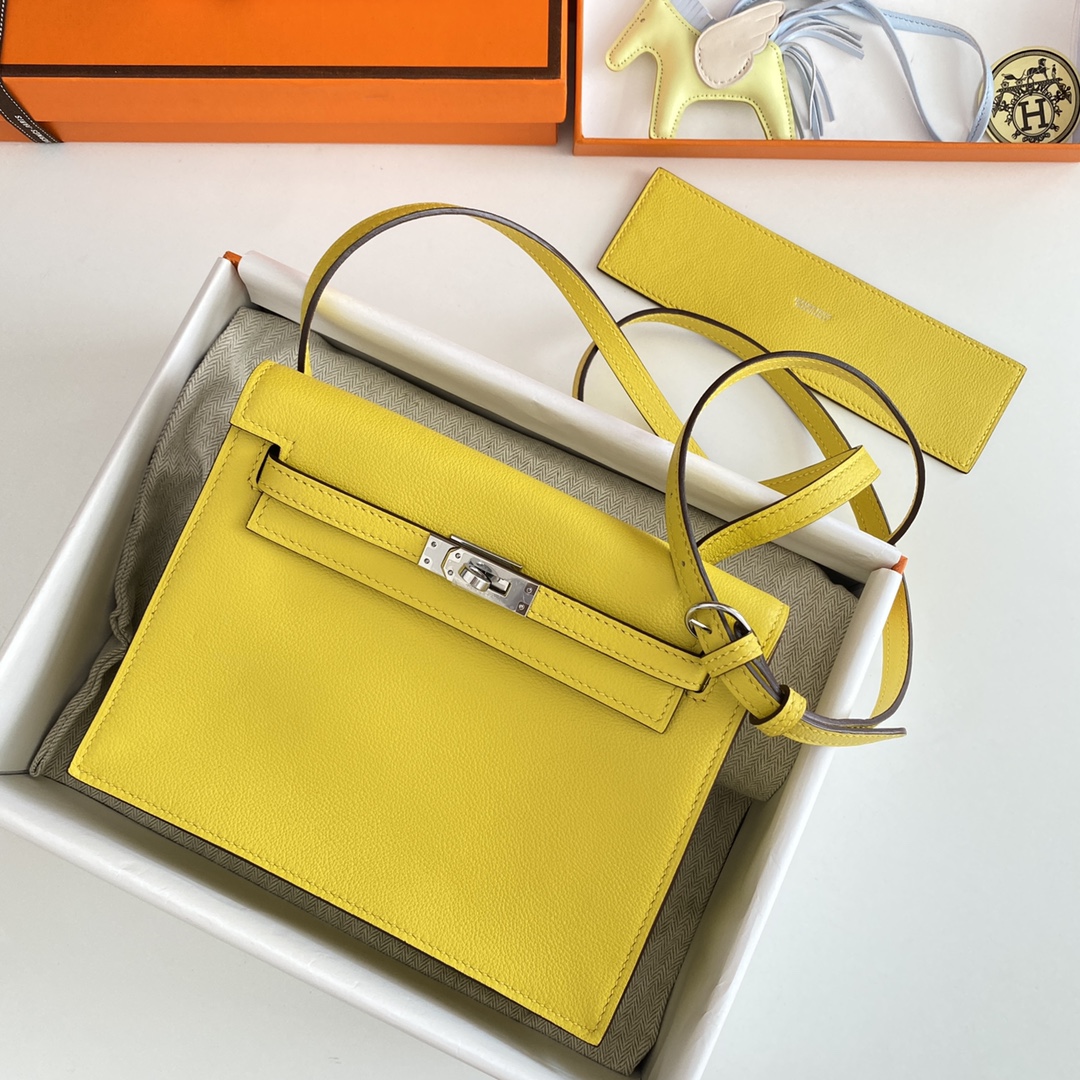 Hermes Kelly Danse Evercolor Bag In Yellow Color